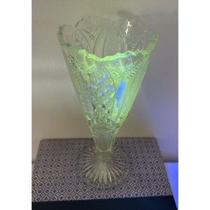 EAPG Scalloped Six point vase clear George Duncan and Sons #30 UV Light Reactive